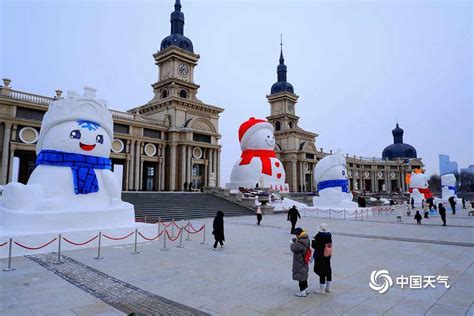 萌萌哒！哈尔滨巨型雪人亮相，多图带你看京报网