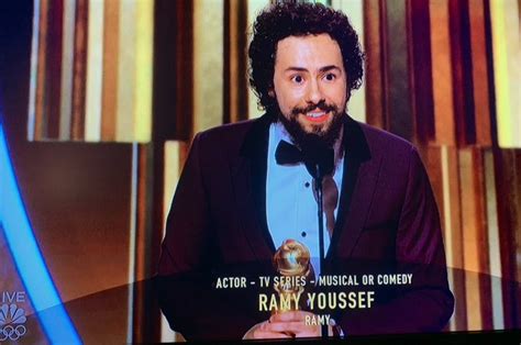 فيديو المصري رامي يوسف يفوز بجائزة أفضل ممثل كوميدي في Golden Globes