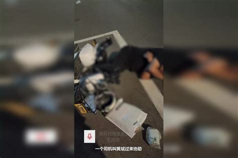 【河南】男子凌晨一点醉睡街头，代驾小哥和路人一起守护联系其家人