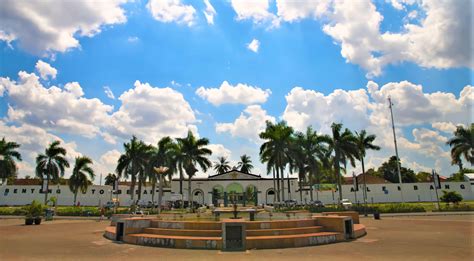 Benteng Kuto Besak Di Palembang Atourin