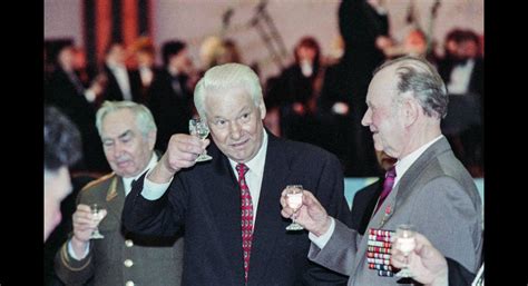 Экс-начальник охраны Ельцина Коржаков: Президент мог выпить до трёх ...
