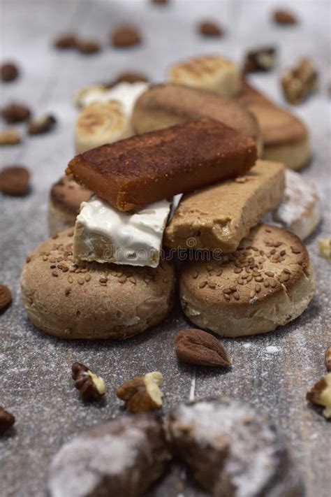 Turron Y Mantecados Dulces Típicos De La Navidad En España Imagen de