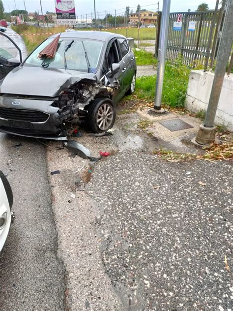 Brutto Incidente Ad Ardea Scontro Frontale Sulla Laurentina Feriti