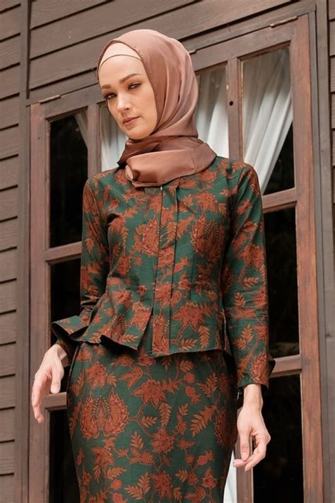 Kaisara Kebaya Peplum Habra Haute Living The Lifestyle