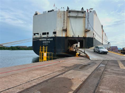 Puerto de Lázaro Cárdenas recibe nueva importación de vehículos en la