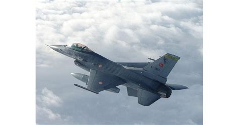 Турция вдигна два Ф-16 заради руски изтребител (обзор)
