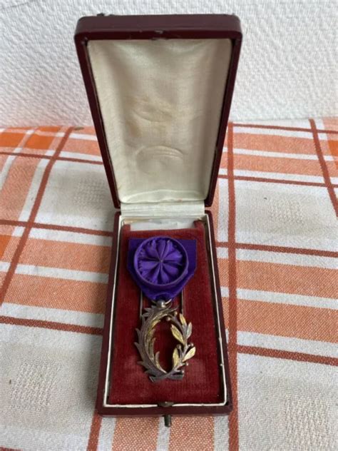 ANCIENNE MÉDAILLE FRANÇAISE Officier ordre des Palmes Académiques EUR