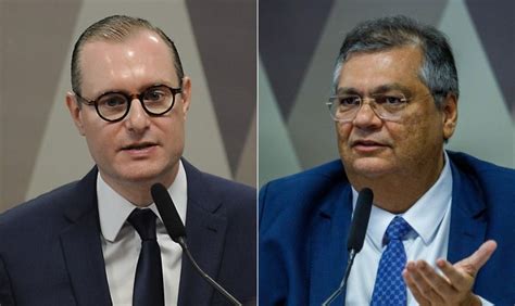 Dino e Zanin votam contra ação para retirar símbolos religiosos de