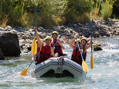 Descente Vall E Des Gaves En Raft D J Enfant Partir De