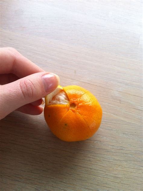 How to peel clementines - B+C Guides