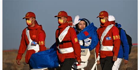 C Psula De Retorno De Shenzhou Toca Tierra Con Todos Los