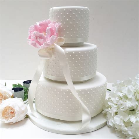 Dotty Wedding Cake – Etoile Bakery