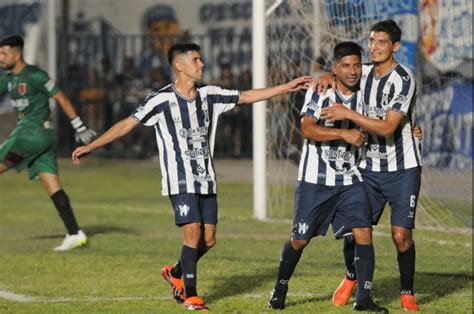 Sarmiento goleó a Comercio en el debut ante su gente y sacó chapa de