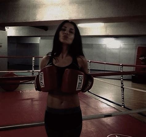 Pin By Lia On Kickbox Girl🥊 Kickboxing Boxing Girl Boxer Aesthetic