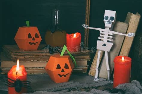 DIY Halloweenowy Wystrój Bania I Kościec Od Papieru Pająk Dzieci