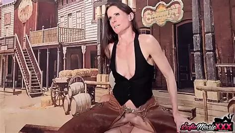 Pocahontas Milf Sofie Marie Succhia E Cavalca Un Enorme Cazzo Duro Xhamster