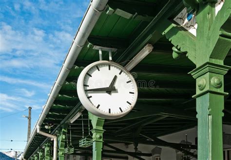 Horloge de gare photo stock Image du soirée temps gare 14352202