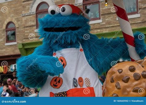 Cookie Monster in Halloween Sesame Street Parade at Seaworld 1 ...