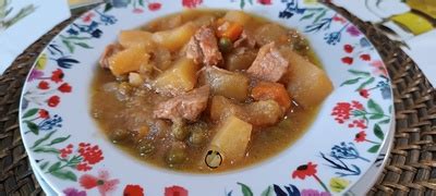 Como Hacer Patatas Con Carne Zanahoria Y Guisantes En Olla Gm