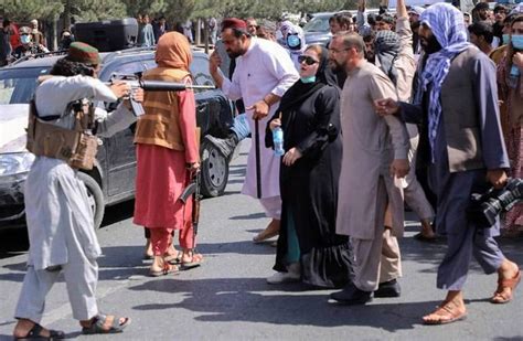 Symbole De La Résistance Afghane Face Aux Talibans Cette Photo Dune