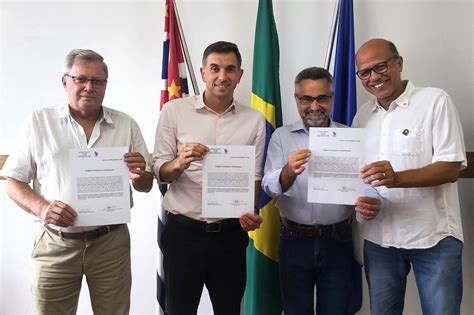 Prefeitura assina termo de cooperação ambiental Rotary Club de