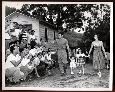 GRAZIANO, ROCKY & FAMILY WIRE PHOTO (1946) – JO Sports Inc.