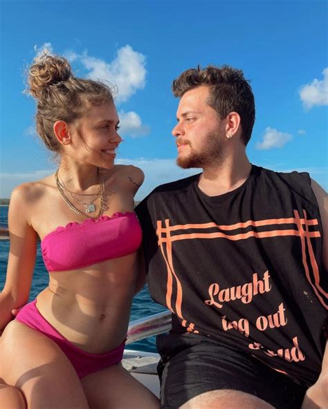 Hot Sexy Betul Cakmak Bikini Pics