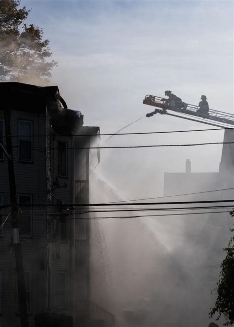 East Lynn Fire Leaves 10 People Homeless Itemlive Itemlive