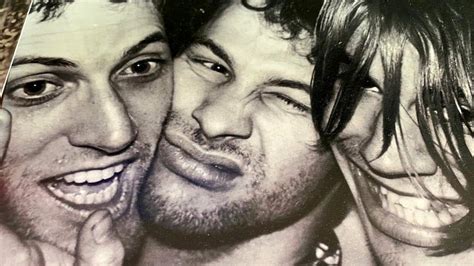 Red Hot Čili Pepers Gitarista Džek Šerman preminuo u 64 godini BBC News na srpskom Južne vesti