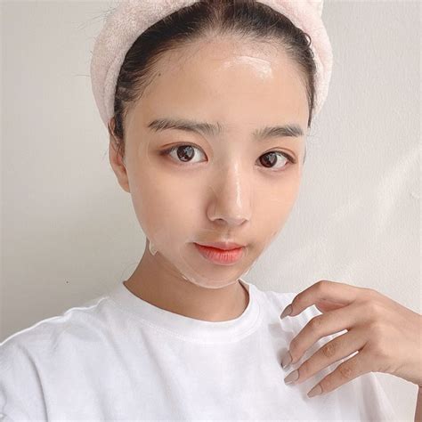 Để ý mới thấy 90 các hot girl tạp hoá trên Instagram đều chụp ảnh theo công thức