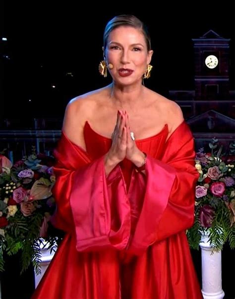 Anne Igartiburu Y Su Espectacular Look En Las Campanadas Con Traje