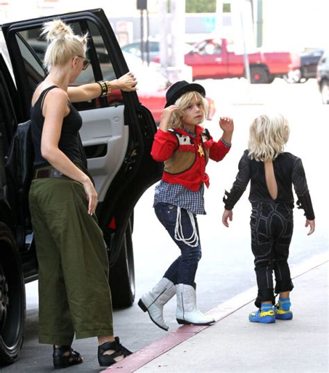 Photo Gwen Stefani En Plein Shopping Avec Ses Fils Kingston Et Zuma