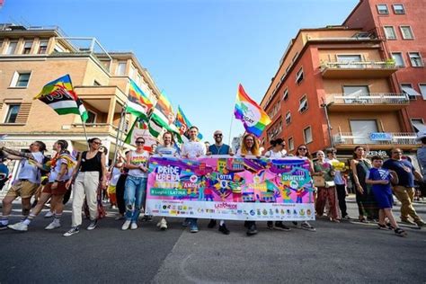 Per un mondo migliore per chi vive nella marginalità Lazio Pride a Latina l orgoglio
