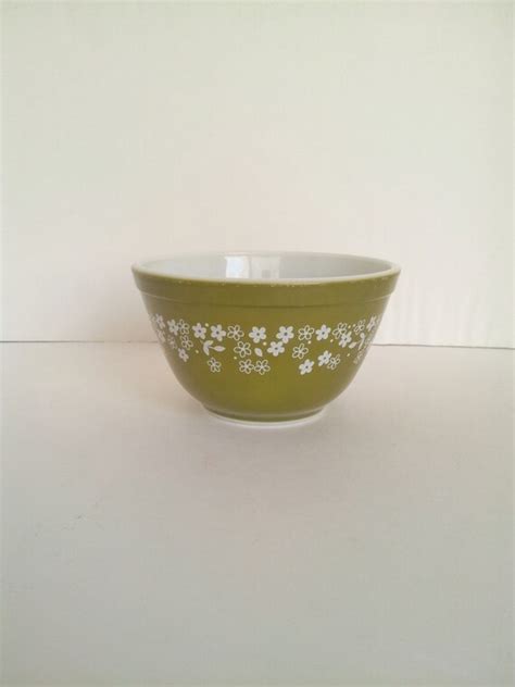 Green Pyrex Bowldish With White Flower By Shellystreasuretrove