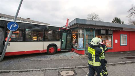 Marburg Bus fährt in Apotheke Mindestens 16 Verletzte