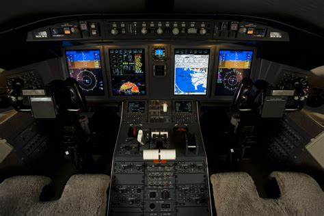 Challenger605-cockpit - Bloom Business Jets