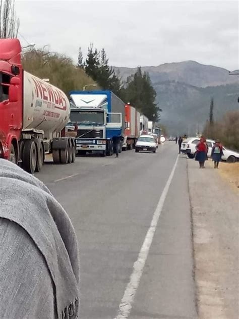 Pobladores De Cusco Bloquean Vía Y La Policía La Libera Rápidamente