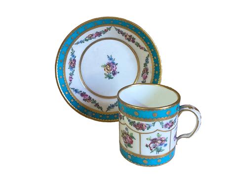 Tasse et sous tasse en porcelaine de Sèvres XVIIIe siècle N 92044