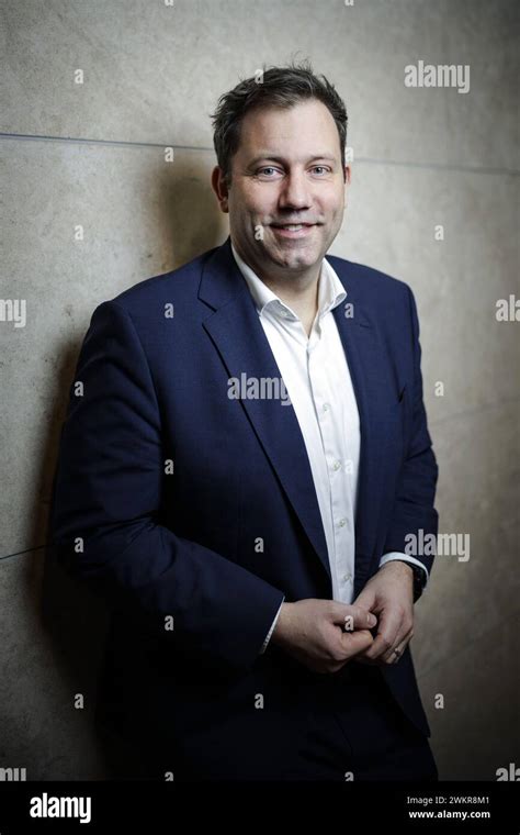 Lars Klingbeil Parteivorsitzender Der Spd Posiert Fuer Ein Foto In