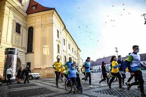 FOTO Ştafeta Invictus a ajuns la Sibiu O veterană de 101 ani a