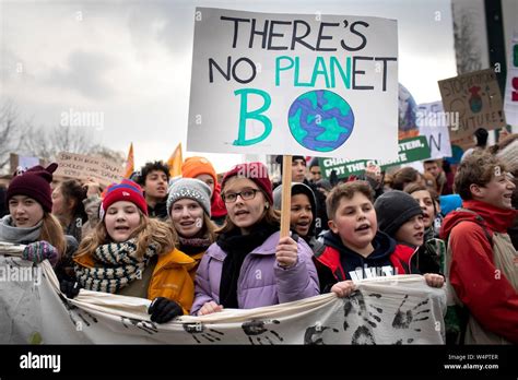 Demonstrator Mit Vorzeichen Es Gibt Keinen Planet B Demonstration Der