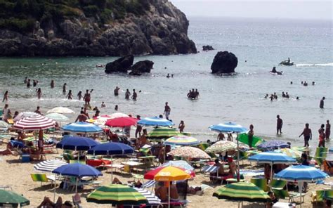 Tragedia Sulla Spiaggia Dell Ariana A Gaeta Deceduta Una Turista