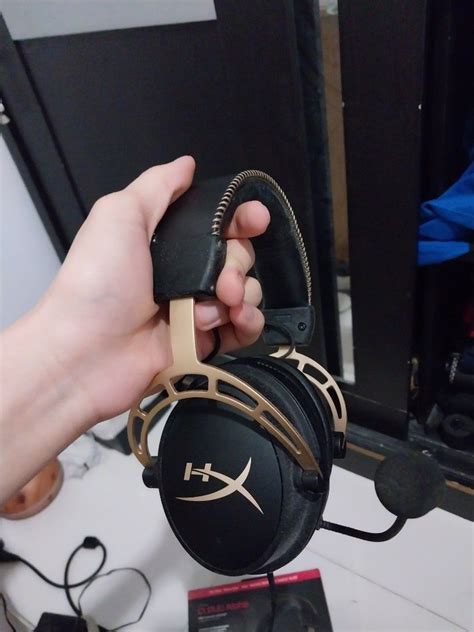 Nett Headset Hyperx Cloud Alpha Gold Limited Edition With Box On