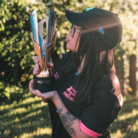 Free Fire Jogadora Da Ss Tami Se Torna Primeira Mulher Campeã Da Lbff