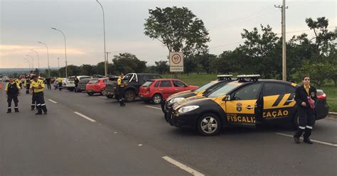 G1 Blitz Do Detran No DF Flagra Dez Motoristas Que Dirigiam