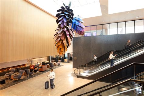 United Opens Largest Airport Lounge In The United States And United S