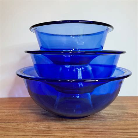 Set Of 3 Cobalt Blue Pyrex Bowls 322 1 Quart 323 15 L And 325 Etsy