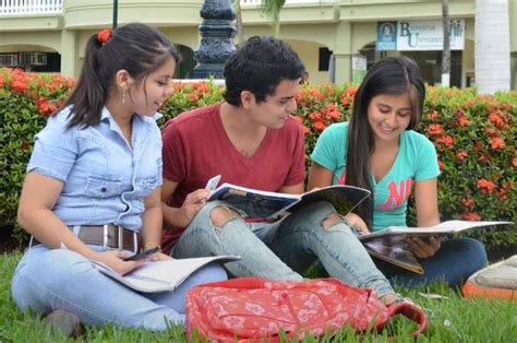 Estudia Licenciatura En Comunicación En Línea Unemi