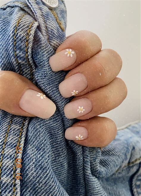 Stokrotki Casual Nails Simple Gel Nails Pretty Nails