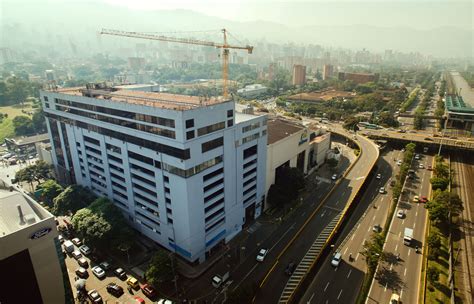 Centro Comercial Monterrey Oficinas Locales Bodegas Medellín